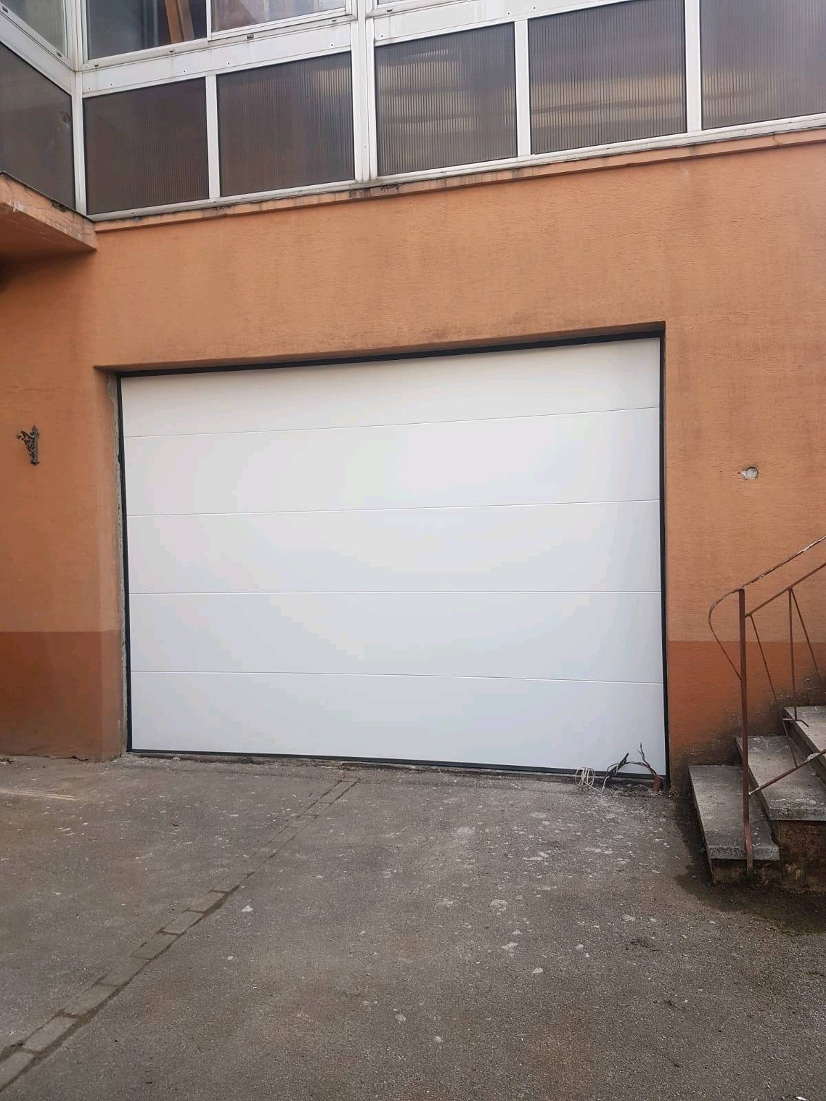 Pose D Une Porte De Garage Sectionnelle Automatis E Sommer Ensisheim